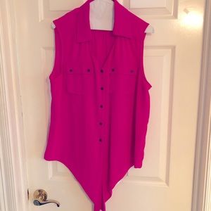 Gianni Bini hot pink sleeveless tie front shirt.